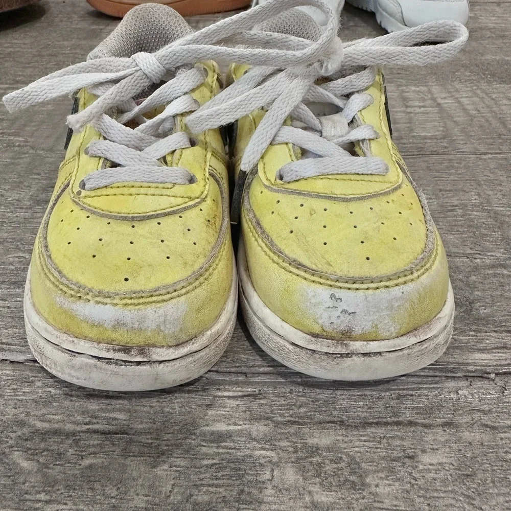 Nike Kids Sneakers Air Force 1 LV8 peace love & basketball toddler shoe yellow